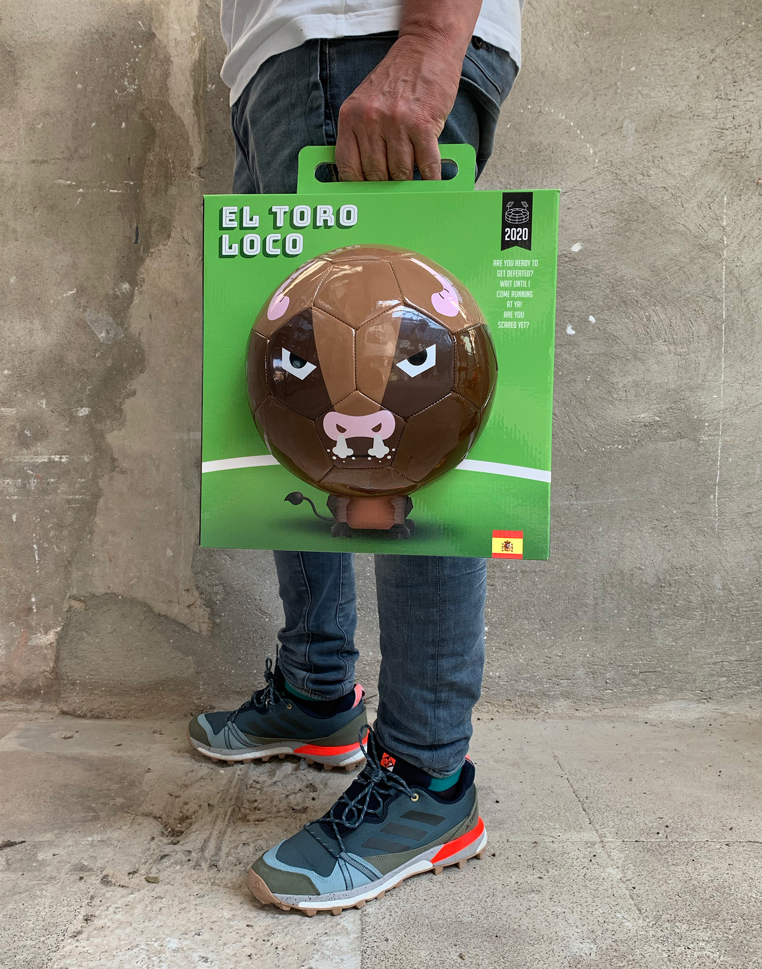 BL-MASCOTTE-05-STAAND