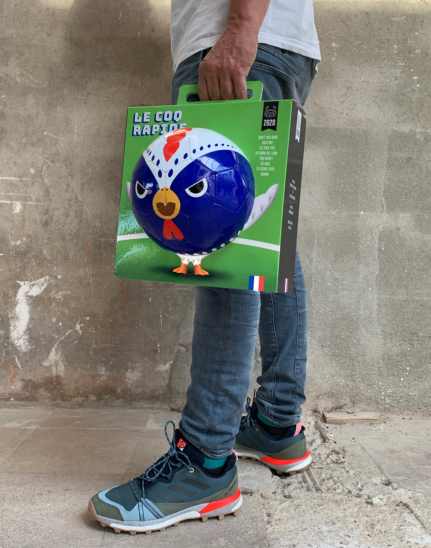 BL-MASCOTTE-06-STAAND
